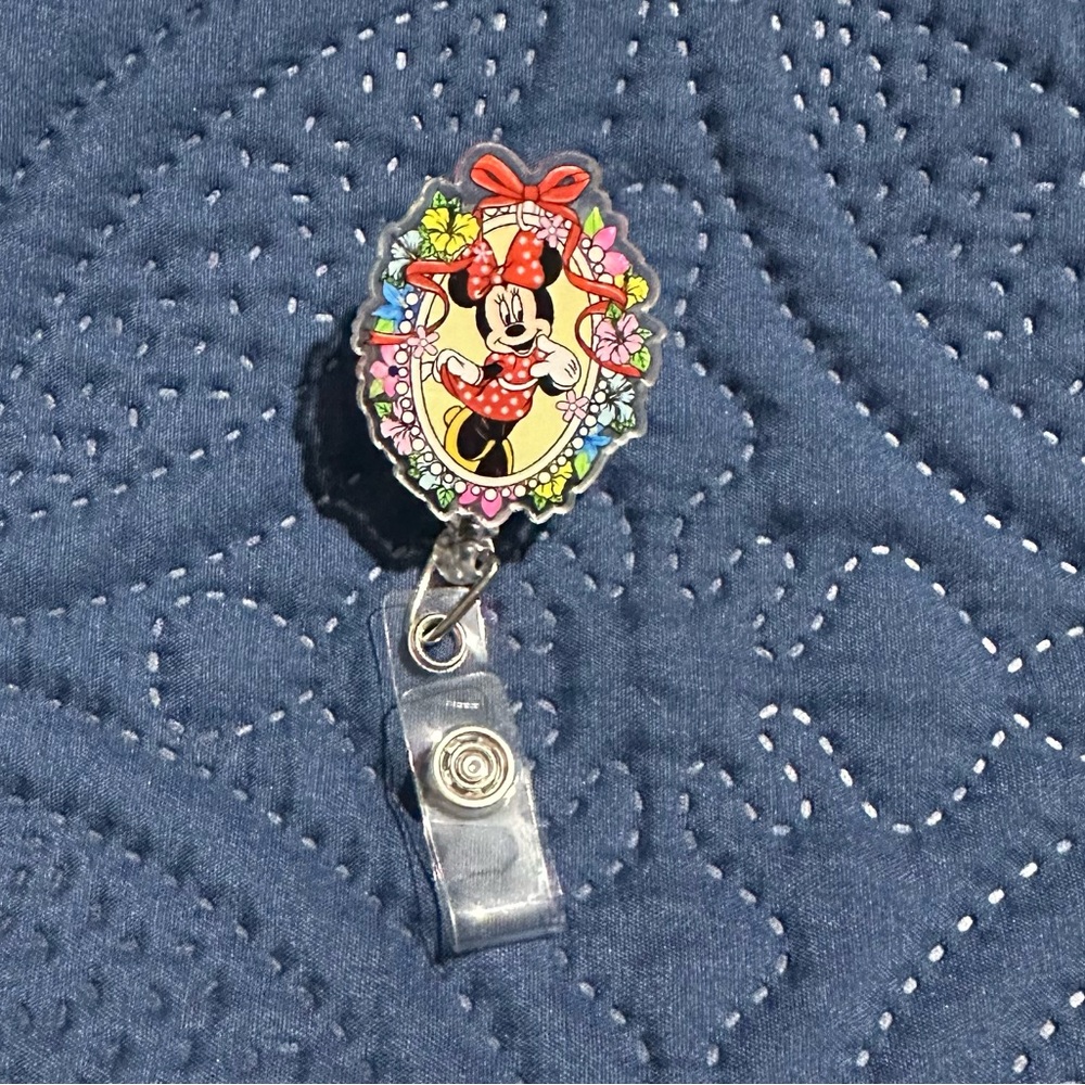 Disney Minnie Mouse Badge Reel - Red and Pink